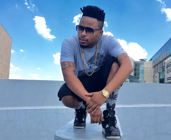 L-Tido in fresh Air Jordan 4 sneakers