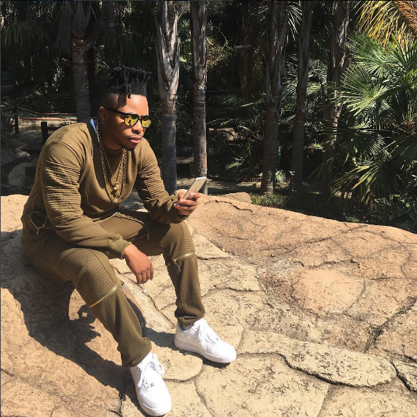 L-Tido in fresh and clean Air Force 1 Low Tops
