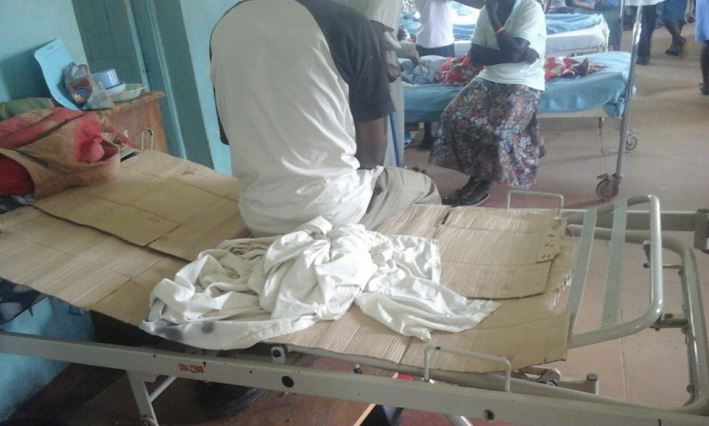 Photosshock As Patients Sleep On Cardboard Boxes At Kakamega General