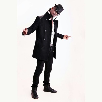 The Nairobi County Governor Dr. Evans Kidero Pays a visit to Dj Mo and Size 8 to congratulate the two on their newly born baby girl Ladasha Belle.