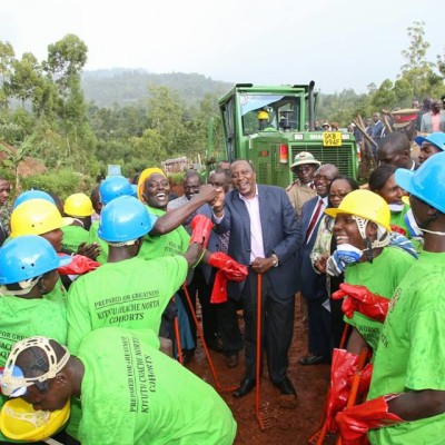 Kenyans Can’t Stomach This Act As Jamaica Singer Natty King of ‘No Guns To Town’ Arrives At JKIA