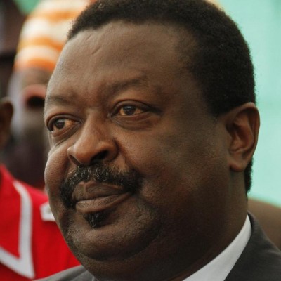 WARNING !GRAPHIC VIDEO:A Kenyan Police Officer Shoots Himself