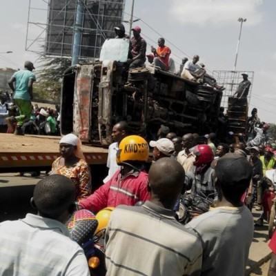 President Uhuru Kenyatta Gives A Solution To End IEBC Row With CORD!Will Raila Odinga Accept This Deal?