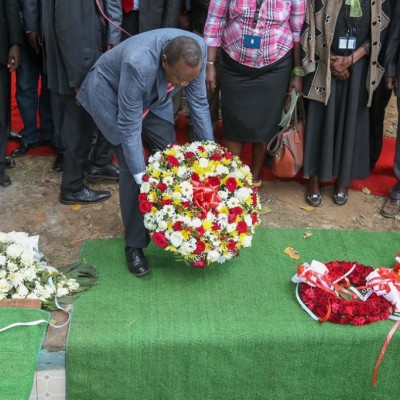 Photos:Matatu Falls On A Private Car As Its Carelessly Foolish Driver Attempts to Overlap Traffic Jam
