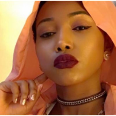 Toiley! Celebrities Taking Pictures In The Toilet. Is This Is The New Trend?