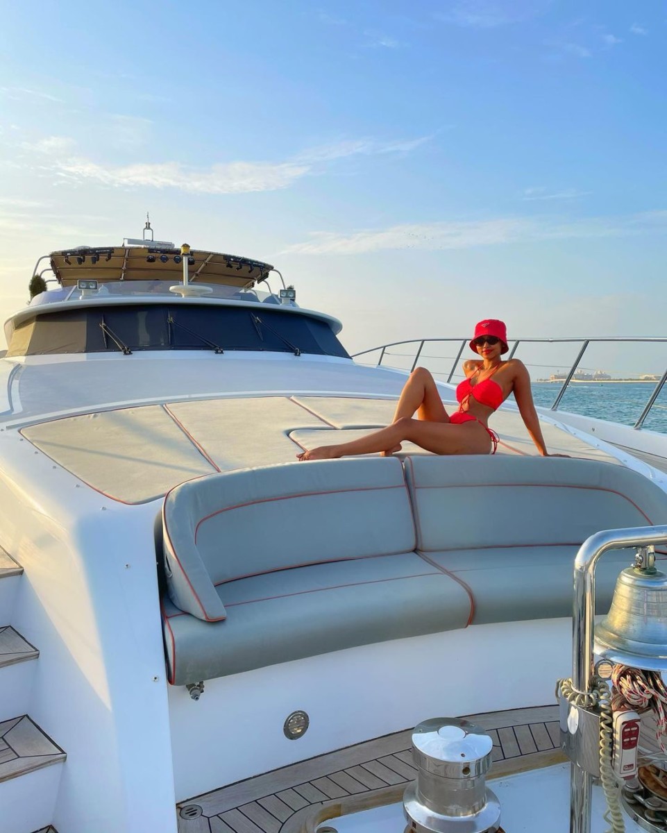 Huddah Monroe who spent most of her time yesterday at Bluewaters Island inside an expensive Yacht has zero chills to give after Tanasha Donna clocked 3M followers on Instagram. Photo credit: Instagram/huddahthebosschick