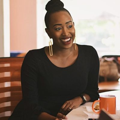 journalists stop working to help teargassed toddler in Uhuru Park. (pictures)