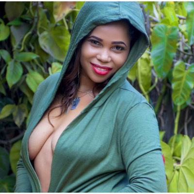 Thirsty man gropes lady’s booty 5 times before he apologizes…Says her buttocks are too good he couldn’t resist