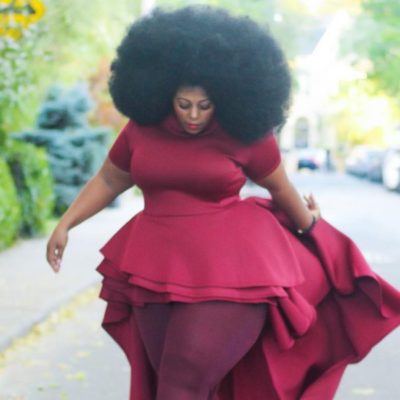 Bootyful Sanchoka vigorously shakes what her mother gave her in the elevator