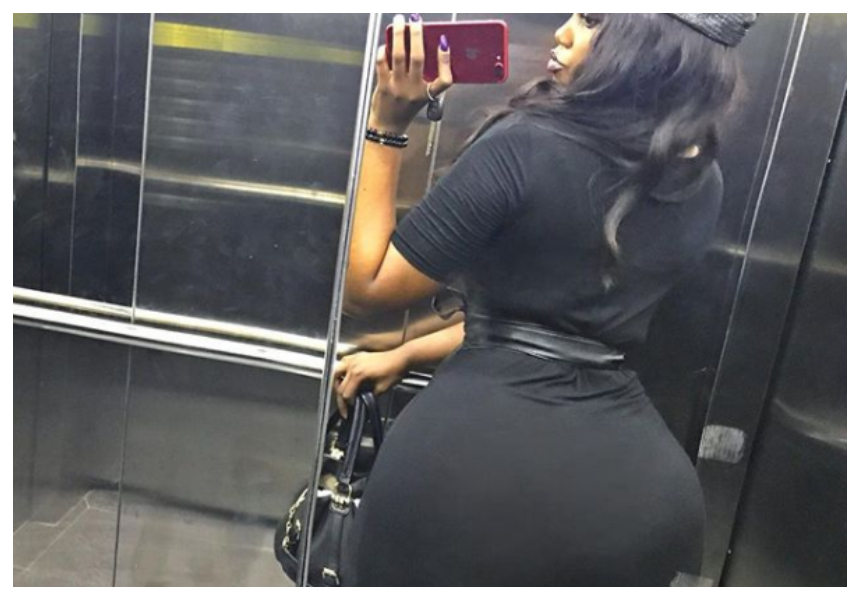 Bootyful Sanchoka Vigorously Shakes Her Buttocks In The Elevator