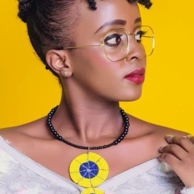 love is blind! amputee couple shares cute photos