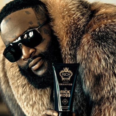 love is blind! amputee couple shares cute photos