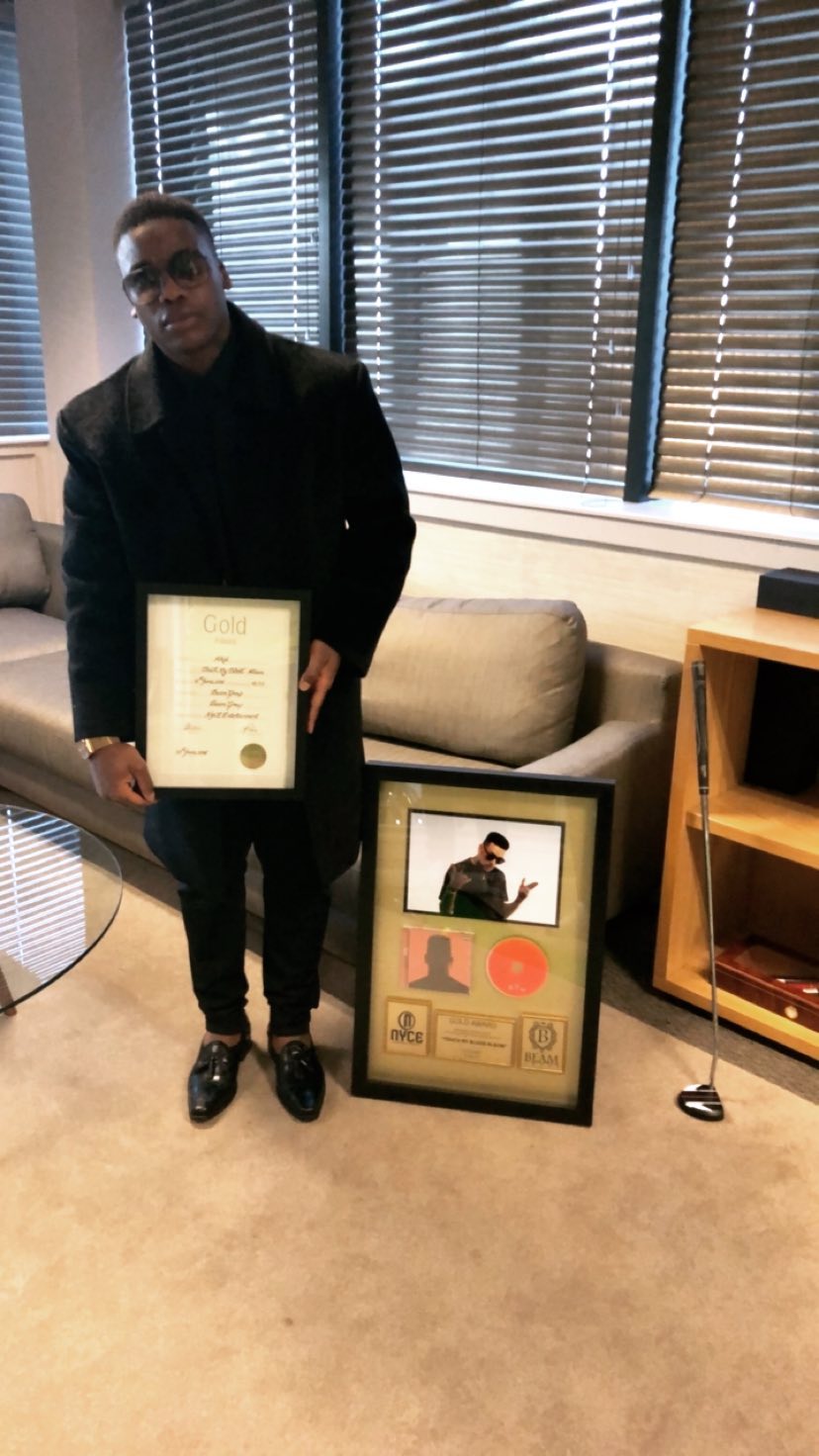 AKA's Gold plaque. photo credit: Instagram/akaworldwide
