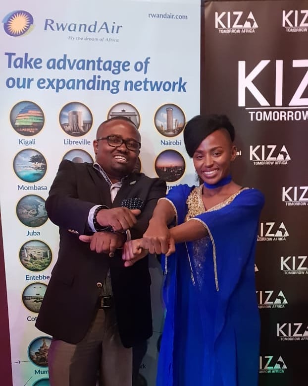 Agnes Kiunga signing the deal with Rwanda Air.Instagram.com/aggie_the_dance_queen