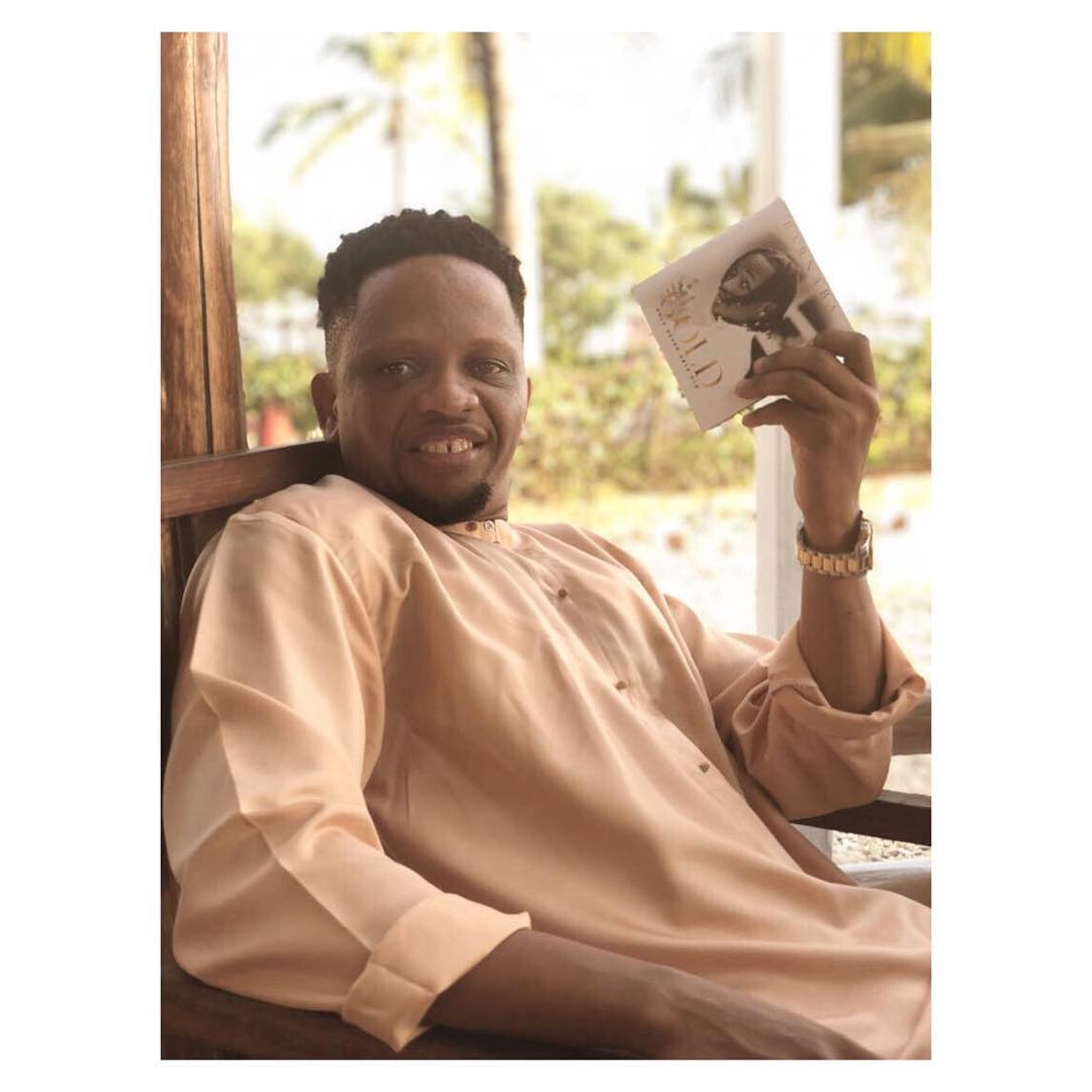 Mwana Falsafa showed support by coping a copy of the phenomenal album GOLD