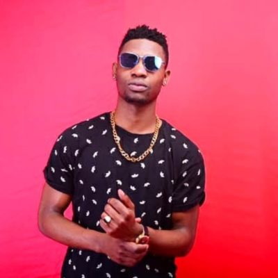 AKA switches sneakers with a fan while performing live on stage and gives him a new pair