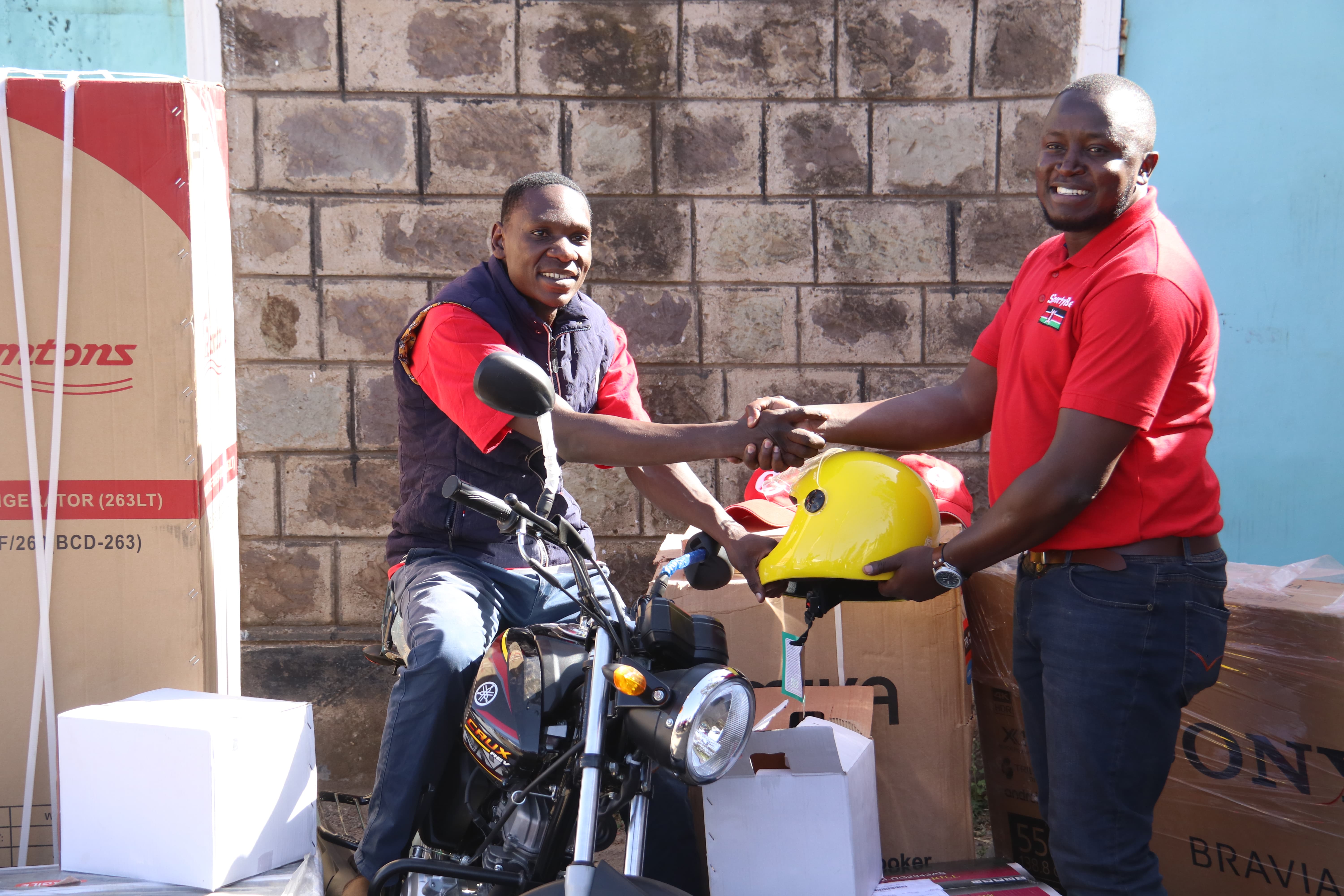 Winner Evans Onyango received the key to a motobike and other household goods from SportyBet Country Marketing Manager Steve Adundo at his Buruburu residence on Saturday 1, February 2019