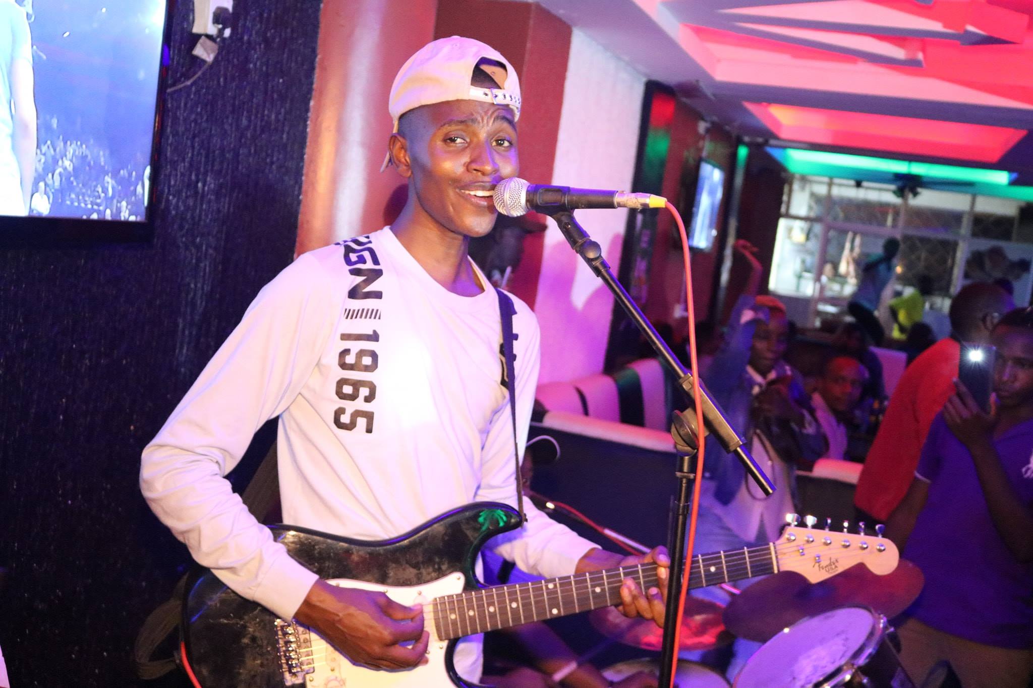 Samidoh performing live