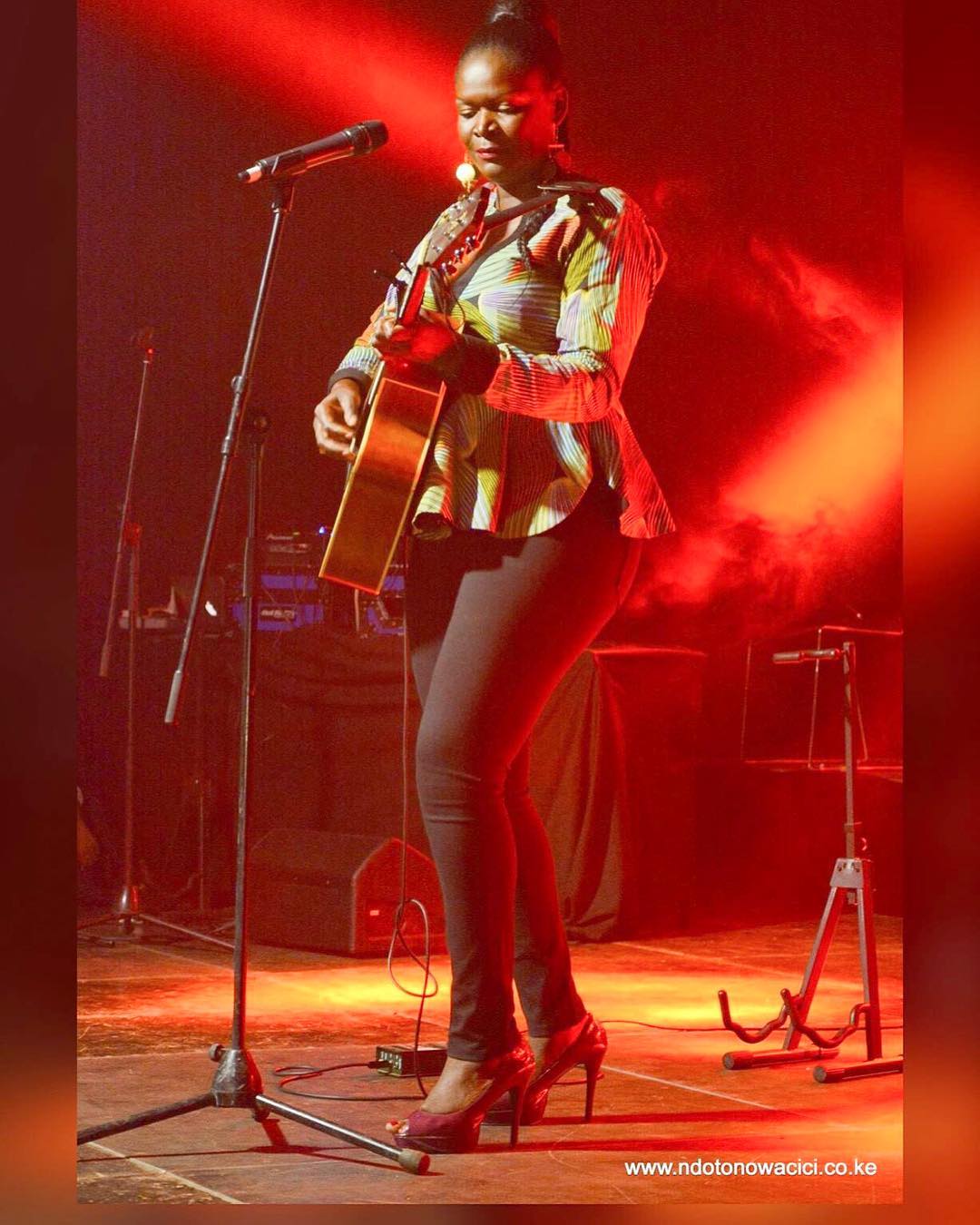 Suzanna Owiyo performing live on stage. photo credit: Instagram/suzannaowiyo
