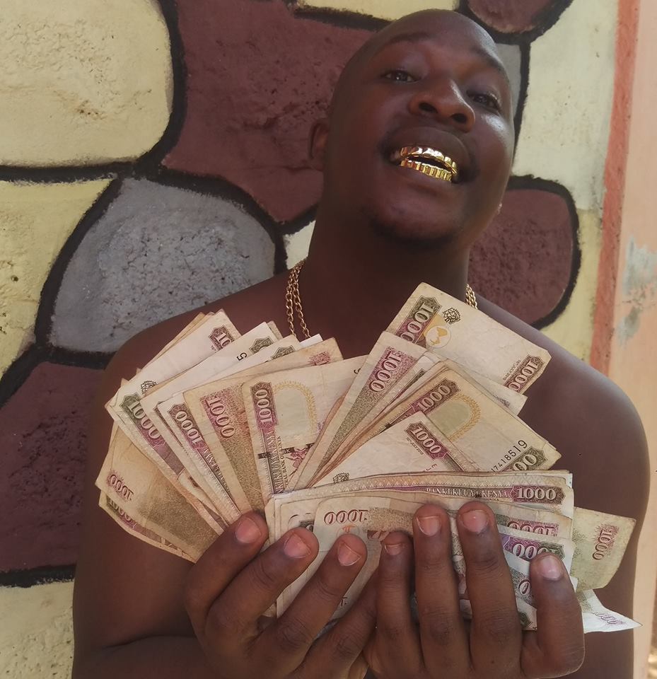 Japesa flaunting wads of cash on social media. photo credit: Instagram/japesakenya