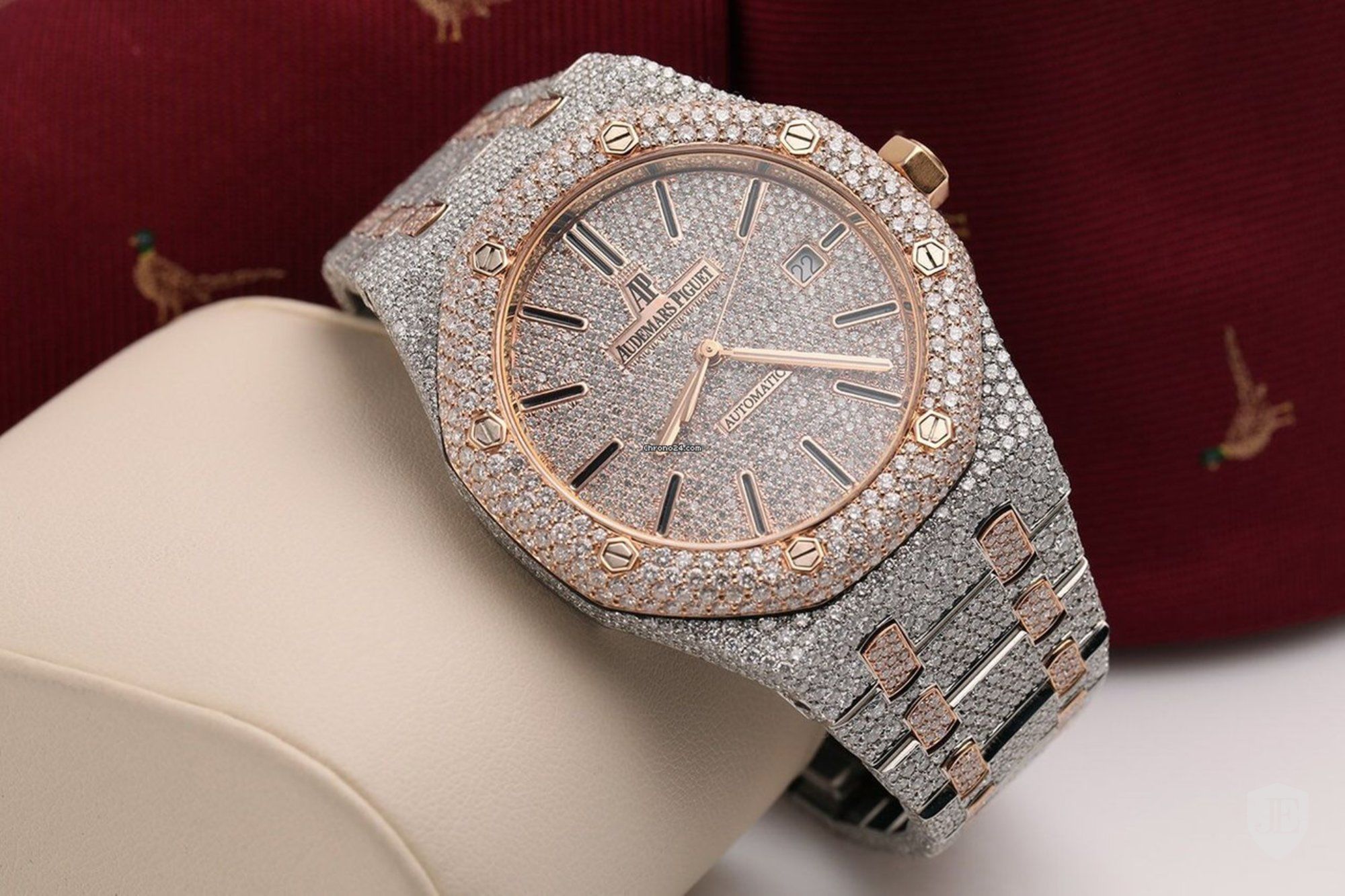 Audemars-Piguet-Royal-Oak-Selfwinding-15400SR.OO_.1220SR.01-diamond