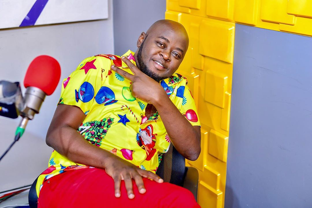 Actor, Radio host and media personality Mwijaku says he hasn't talked about anything that has never come to pass, he also said that Diamond Platnumz will settle down in 5 years, one year is already down, it's remaining 4 more years for Diamond Platnumz to settle down with someone who won't be known publicly. Photo credit: Instagram/mwijaku