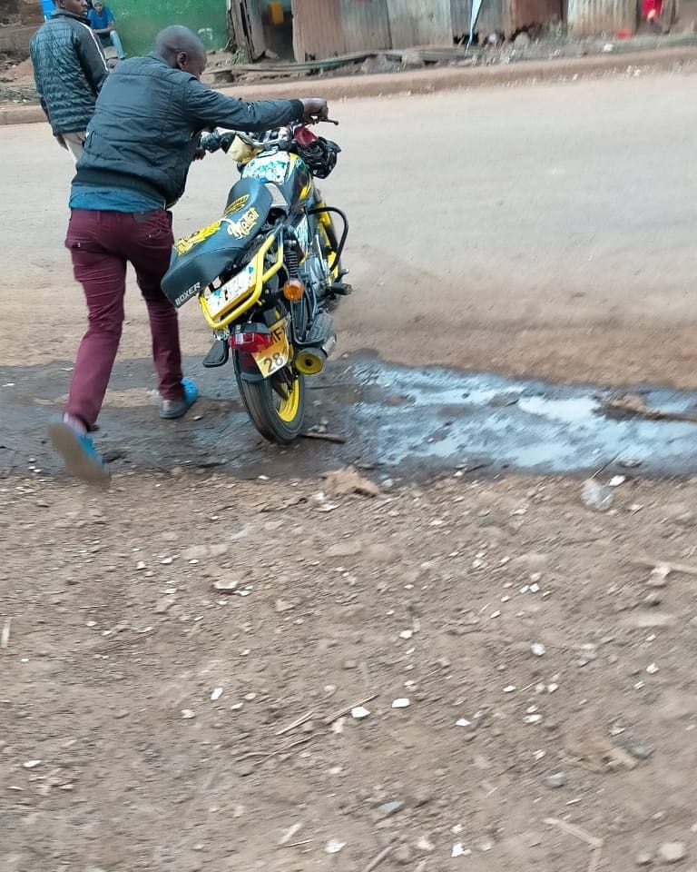 The motor cycle that Zzero Sufuri was riding prior to the sudden grisly road accident in Kibra. Photo credit: Instagram/zzero_sufuri