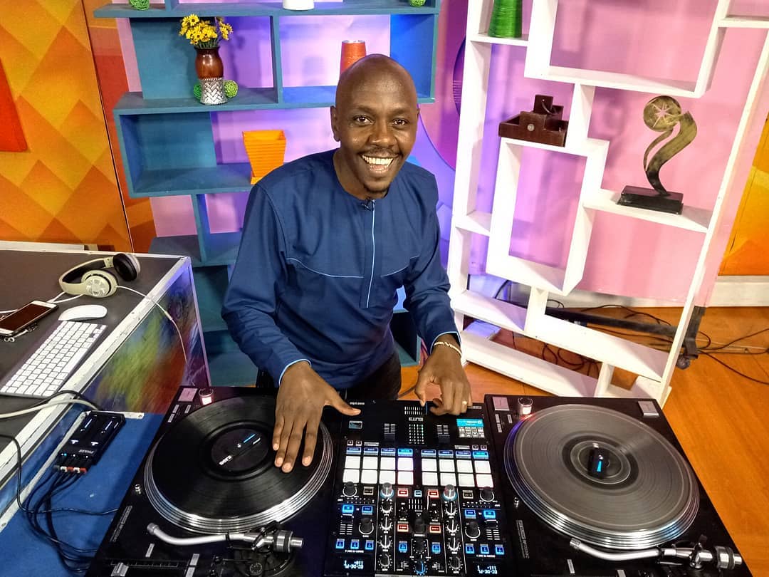 DJ Krowbar throws his weight behind Jua Cali for being a GOAT in the music industry with no other artiste holding a candle to him since he became a new genre in Genge 20 years ago. Photo credit: Instagram/djkrowbar