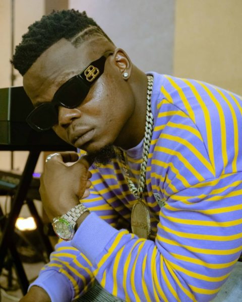 Harmonize debuts new song, unveils hairstyle in performance