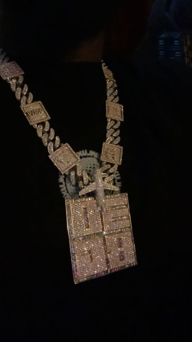 Davido flaunts his 30BG chain worth millions