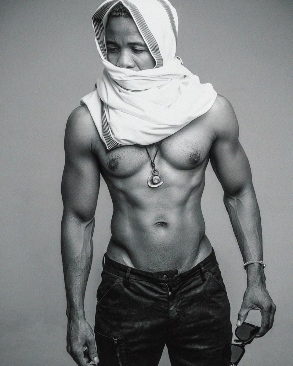 Alikiba opened up about not working with Sony Music Africa Entertainment but he doesn't want to disclosed the details until, not yet at least. Photo credit: Instagram/officialalikiba