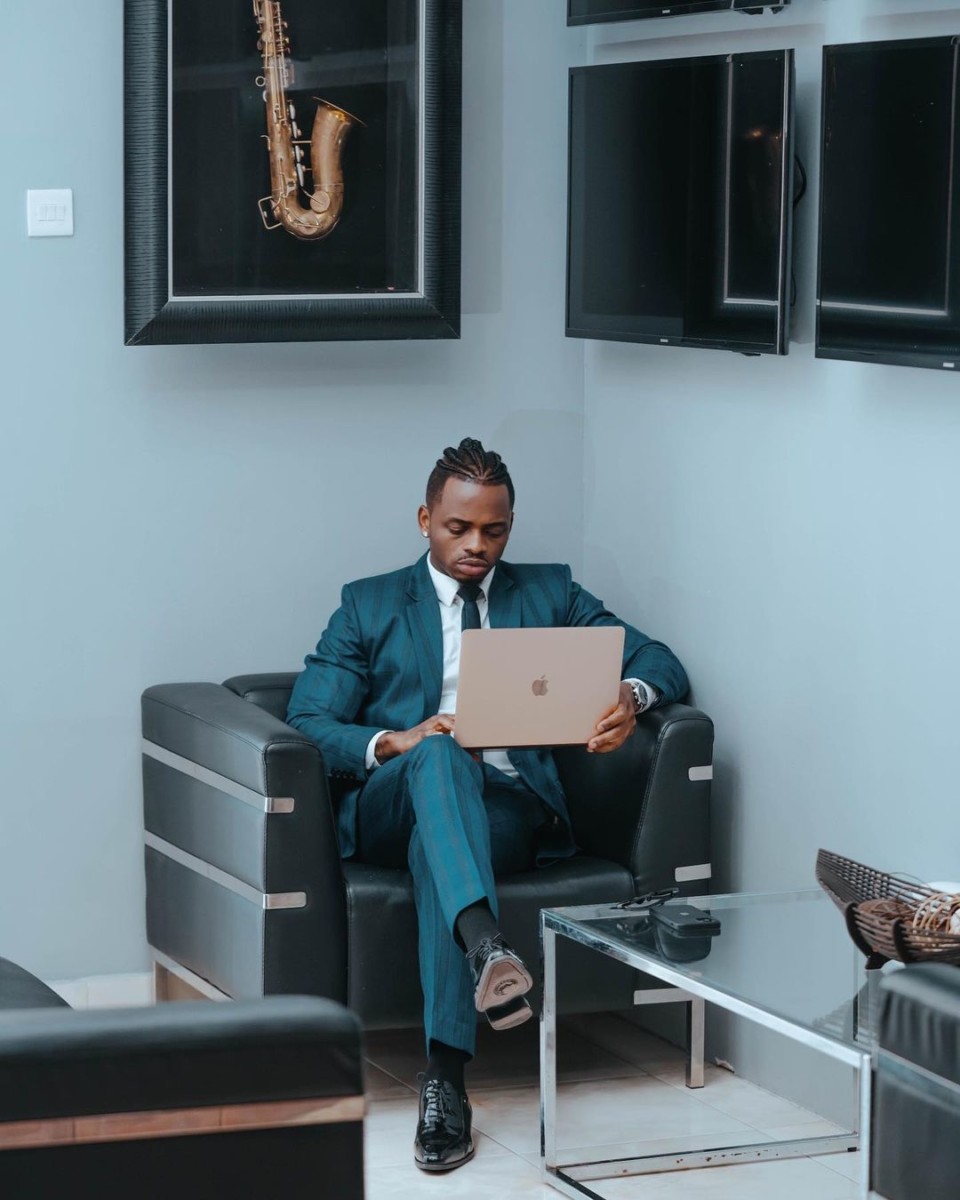 This distribution deal that Diamond Platnums just signed with Mziiki might just be one of the most lucrative deals any African artistes has signed over the years in their careers. Photo credit: Instagram/diamondplatnumz