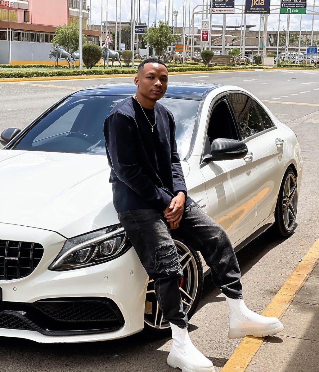 Otile Brown went to pick his girlfriend straight from the Jomo Kenyatta International Airport, Nairobi. Photo credit: Instagram/otilebrown
