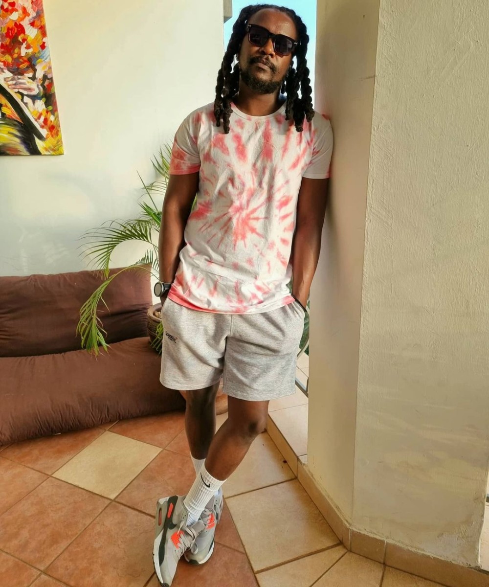 Nyashinski sends out a message of hope to all Kenyans have been affected with the Covid-19 pandemic. Photo credit: Instagram/realshinski
