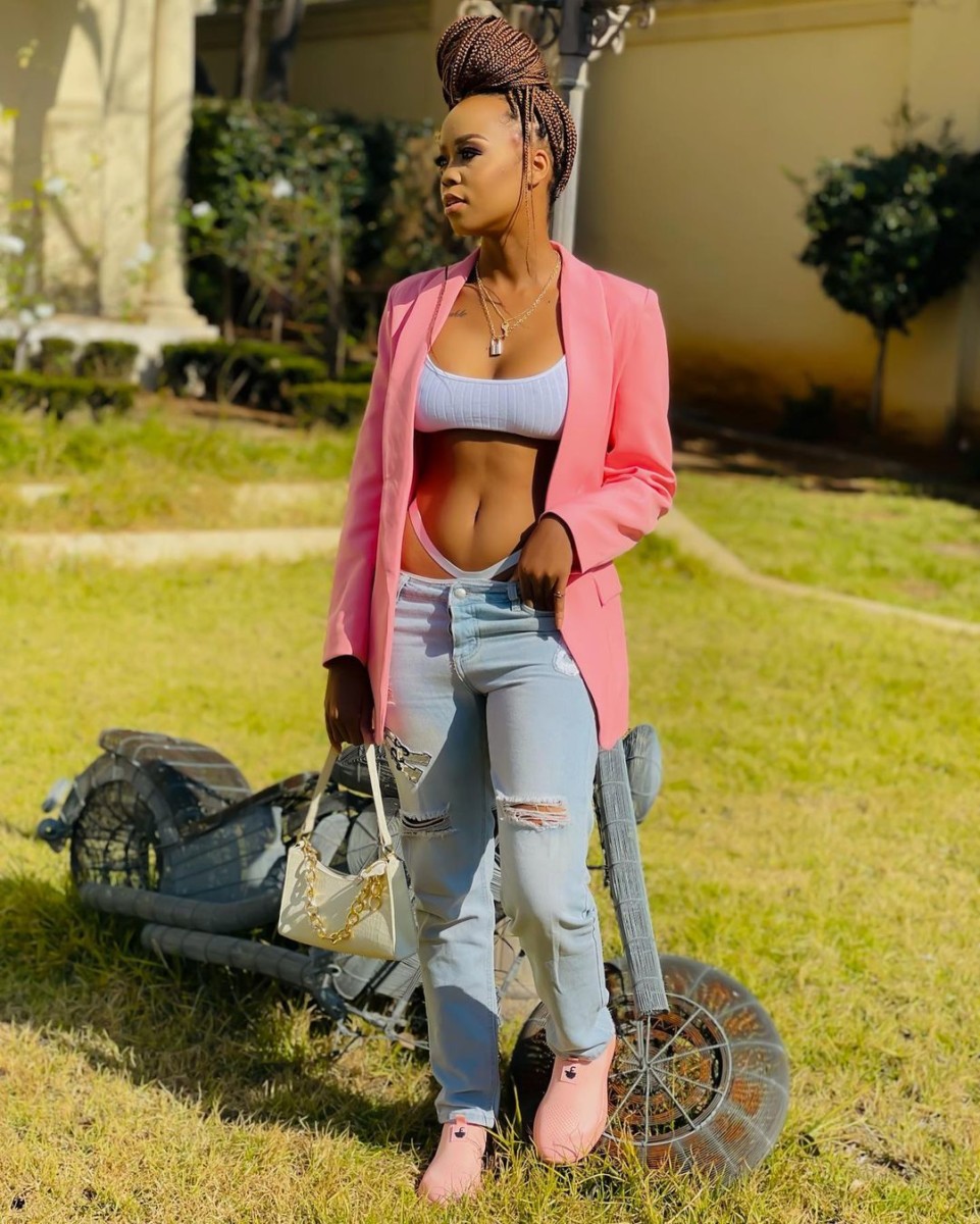 The beautiful Ntando Duma rocking the Root of Fame 990 black salmon sneakers. Photo credit: Instagram/dumantando