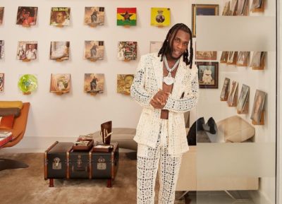 Raila Odinga thanks Charles Gachara and Kaba Miano for their gifts