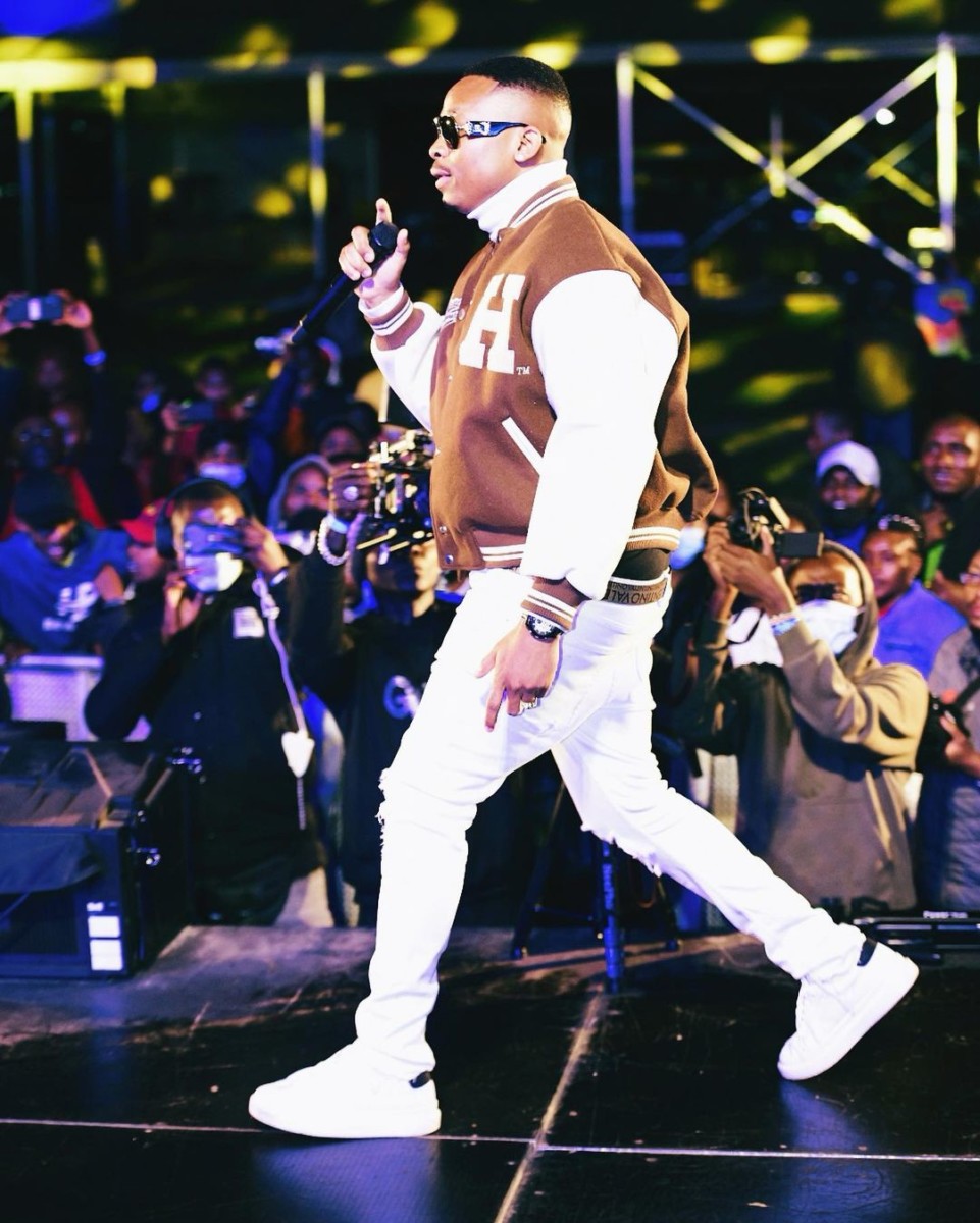 Otile Brown working with Harmonize is something that a lot their fans if not all are looking forward to at the moment until it finally get to be released. Photo credit: Instagram/otilebrown