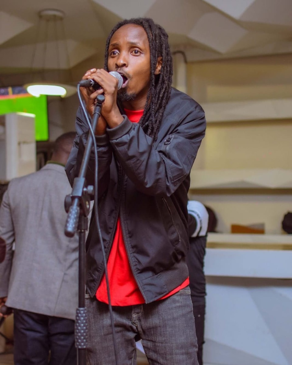 After leaving the interview, Smallz Lethal immediately made a video addressing how badly he was treated by Miss Mandi live on her show. The video has now gone viral after the Miss Mandi expose on Twitter. Photo credit: Instagram/smallzlethal