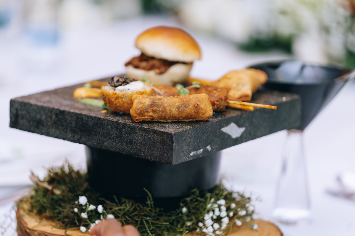 Hot Pass Around which consisted of Spring Rolls, Mini Brioche Buns, Mini Smoked Chicken Skewers, Tandoori flamed Prawn _ Calamari Skewers, Singaporean Chicken Curry Puffs