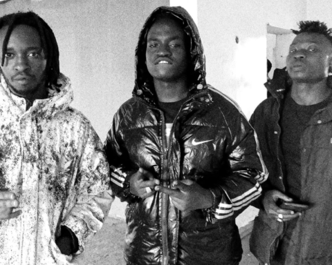 Noti Flow captures netizens' attentions with recent photos