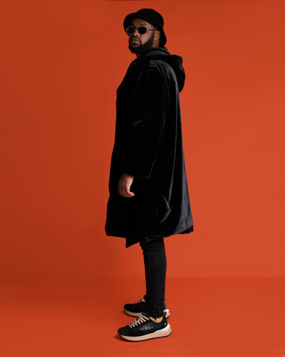 KiD X rocking the black KiD X Booster 1.5 sneakers