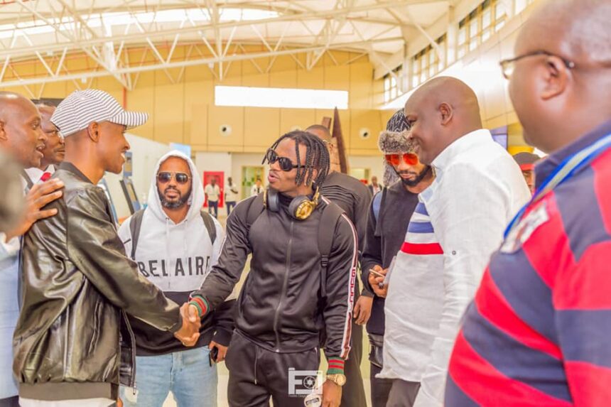 Samidoh greets Diamond Platnumz and his delegation when he was in Kenya in 2018 for a gig. PHOTO/Courtesy