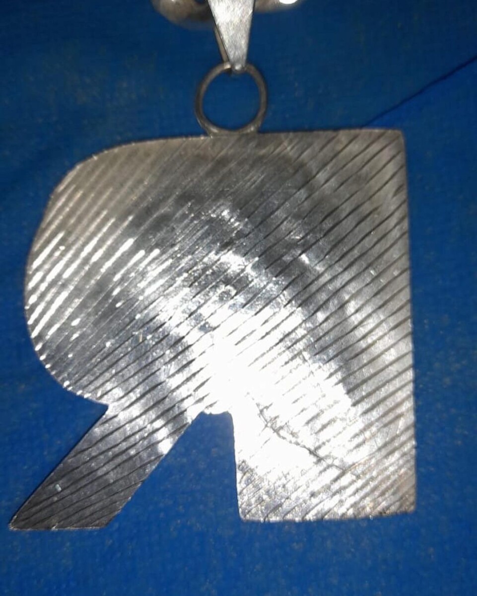 Rong Rende pendant. Photo credit: Instagram/scar_mkadinali
