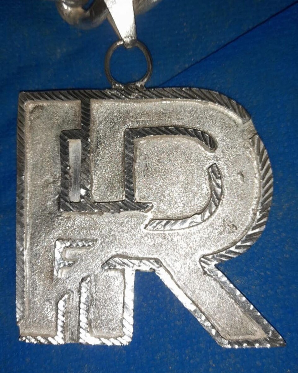 Rong Rende pendant. Photo credit: Instagram/scar_mkadinali