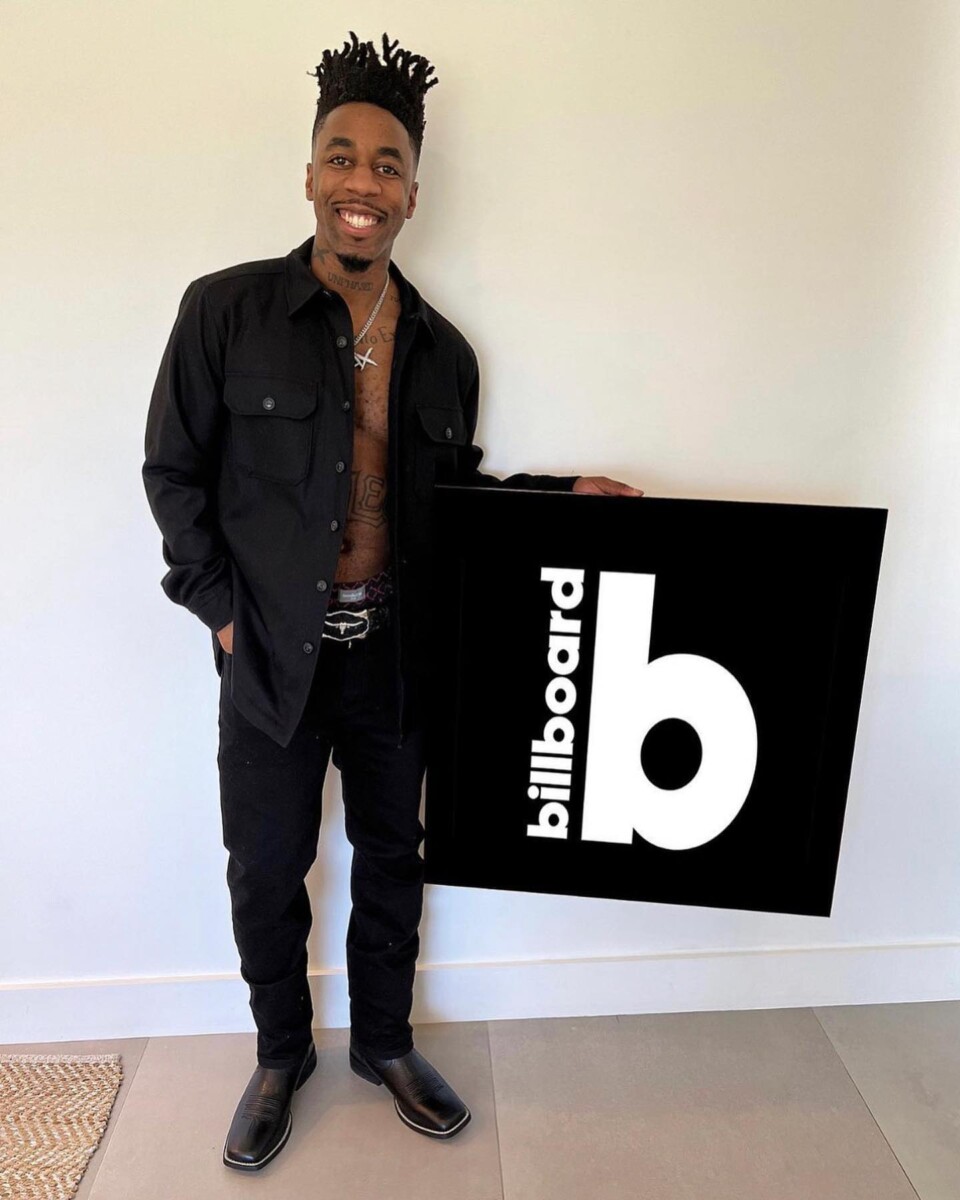Dax who is an independent artiste who signed himself on his record label had something nice to celebrate a few weeks ago after his viral hit song 'God's Eyes' which is somewhat a gospel song made it onto the Billboard charts and stayed for weeks. Photo credit: Instagram/thatsdax