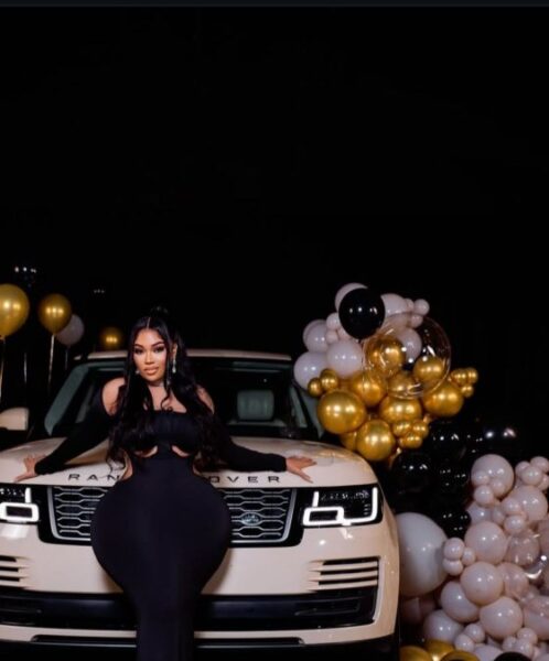 Vera Sidika unveils her new Range Rover. PHOTO/@queenveethebosset/Instagram