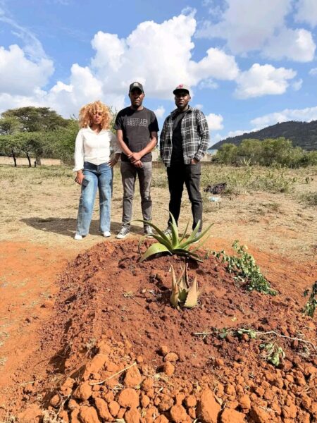 Mourners gather at the grave of Bilal Wanjau. PHOTO/X/@_DcpNation