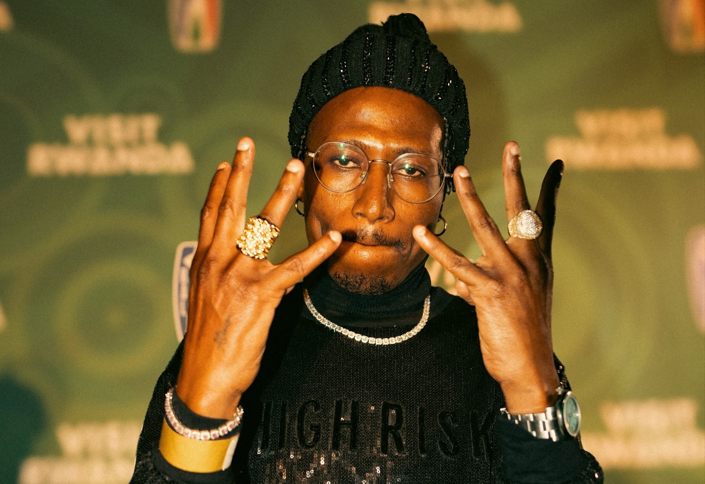 Octopizzo putting up the 8 fingers salute for Kibera Namba Nane