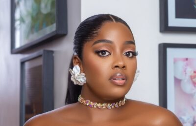 Corazon goes to church for the first time in 15 years, but admits she wasn’t there to worship